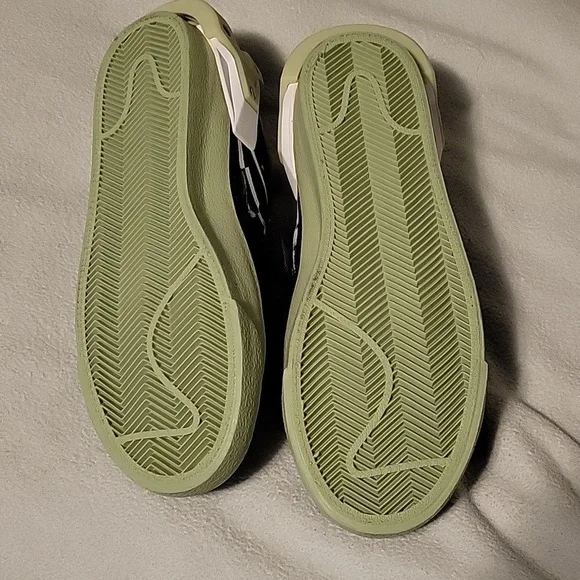 Nike Black and White Acronym Patterned Sneakers - Picture 2 of 6